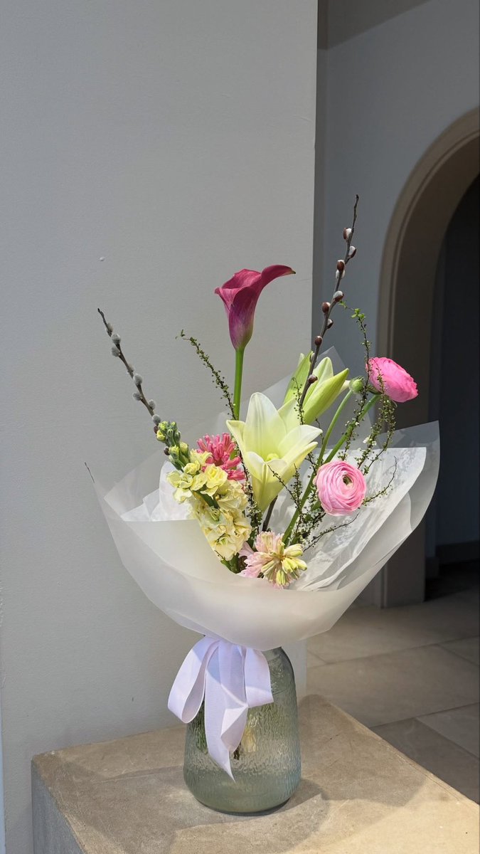 bacteryan's tweet photo. Bacteryan Florist Flower Bouquet 🌻 https://t.co/87UYyy3mzi