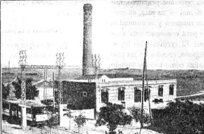 alicesilverpol's tweet photo. La chimenea tenía un pedestal de 7 metros y una caña de 28 m
📷Ciudad Lineal, 10-6-1912 https://t.co/s0NPaKI3Bs