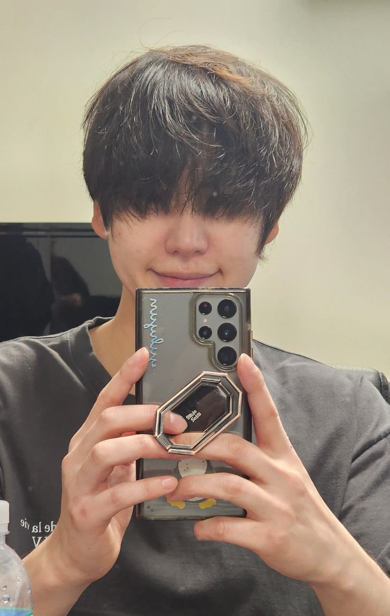 saving us and then breaking us at the exact next moment only him can do this 😭
#kyuhyun #규현