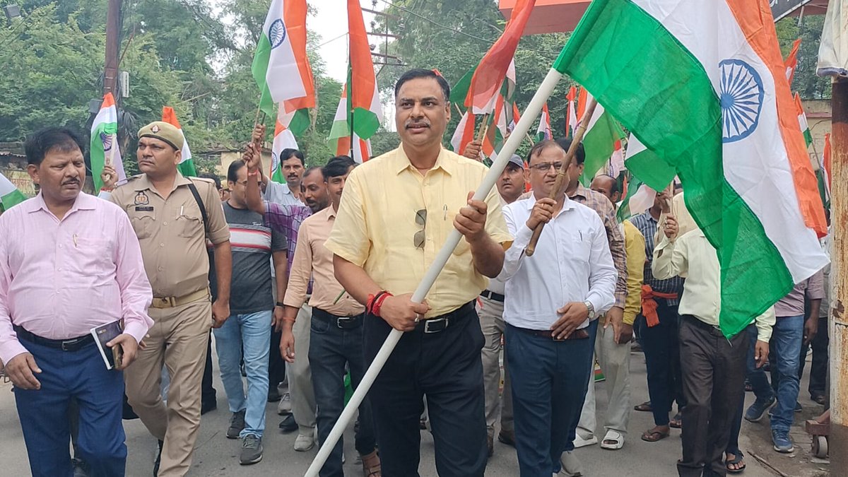 तिरंगा रैली ! जिलाधिकारी महोदय मीरजापुर श्री पवन कुमार गंगवार <a href="/SBMGUP2/">Swachh Bharat Mission (Grameen), Uttar Pradesh</a> <a href="/MoJSDDWS/">Department of Drinking Water & Sanitation (#DDWS)</a> <a href="/PMOIndia/">PMO India</a> <a href="/CMOfficeUP/">CM Office, GoUP</a> <a href="/MinOfCultureGoI/">Ministry of Culture</a> <a href="/uppanchayatiraj/">Panchayati Raj Department, GoUP</a> <a href="/mopr_goi/">Ministry of Panchayati Raj, Government of India</a>