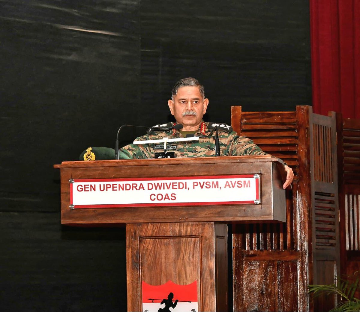 adgpi's tweet photo. #GeneralUpendraDwivedi, #COAS, visited Bathinda Military Station to review the prevailing security scenario and assess the operational readiness of the Chetak Corps.  He lauded the formation’s combat preparedness and the effective integration of advanced technologies to counter emerging threats.
While witnessing a display of equipment incorporating cutting-edge technologies, #COAS highlighted the importance of staying abreast with technology and urged all ranks to maintain relentless operational vigilance. 

#COAS also interacted with troops and commended their unwavering dedication and exceptional state of preparedness.

#IndianArmy
@DefenceMinIndia
@SpokespersonMoD
@HQ_IDS_India
@SWComd_IA
@ChetakCorps_IA