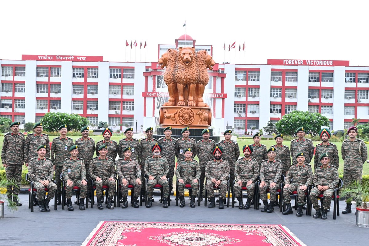 adgpi's tweet photo. #GeneralUpendraDwivedi, #COAS, visited Bathinda Military Station to review the prevailing security scenario and assess the operational readiness of the Chetak Corps.  He lauded the formation’s combat preparedness and the effective integration of advanced technologies to counter emerging threats.
While witnessing a display of equipment incorporating cutting-edge technologies, #COAS highlighted the importance of staying abreast with technology and urged all ranks to maintain relentless operational vigilance. 

#COAS also interacted with troops and commended their unwavering dedication and exceptional state of preparedness.

#IndianArmy
@DefenceMinIndia
@SpokespersonMoD
@HQ_IDS_India
@SWComd_IA
@ChetakCorps_IA