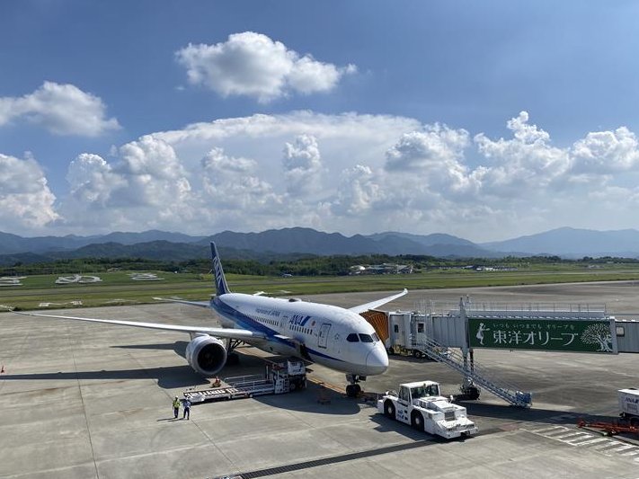 こんにちは！高松空港です🛫 今日はANA997/998にBoeing787が投入され