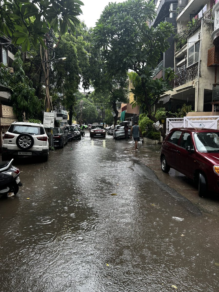 karankukreja's tweet photo. I am starting a boat service in south ex 1. 
@RekhaGuptaDelhi : would you please come to inaugurate ? https://t.co/Na4XskGGkw