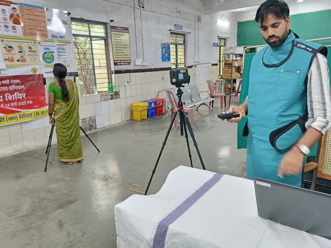 At PHI Karaiyya Kheda, vulnerable populations were screened using a handheld X-ray machine, ensuring timely detection and extending the benefits of good health to all. A proactive step towards healthier communities and a #TBMuktBharat 
#TBHaregaDeshJeetega