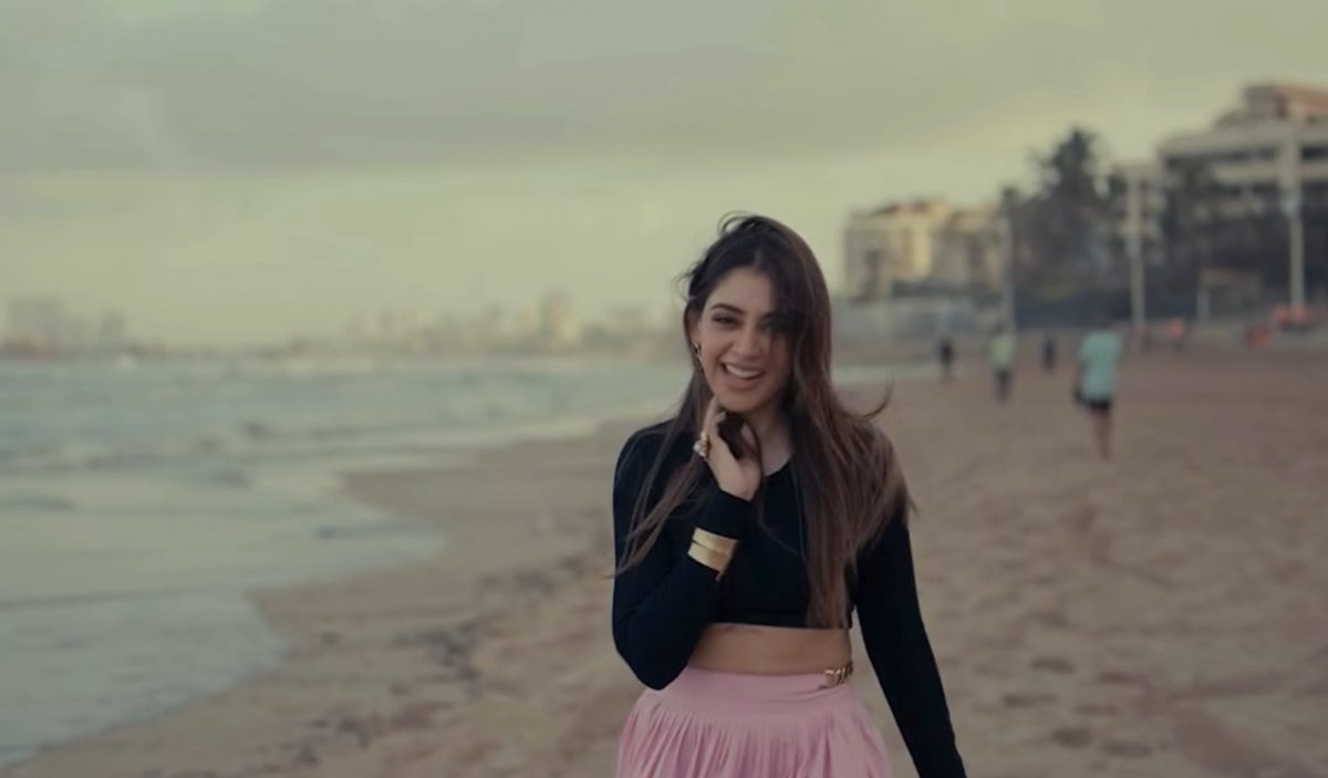 itnisibaat_'s tweet image. are we finally out of the drought era?🥹🩷🦋 she’s giving it with every fit tho!🤌🏻 | #nititaylor 🪷