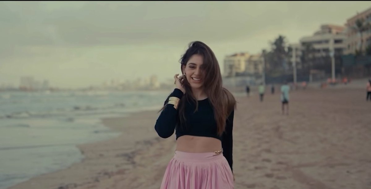 itnisibaat_'s tweet image. are we finally out of the drought era?🥹🩷🦋 she’s giving it with every fit tho!🤌🏻 | #nititaylor 🪷