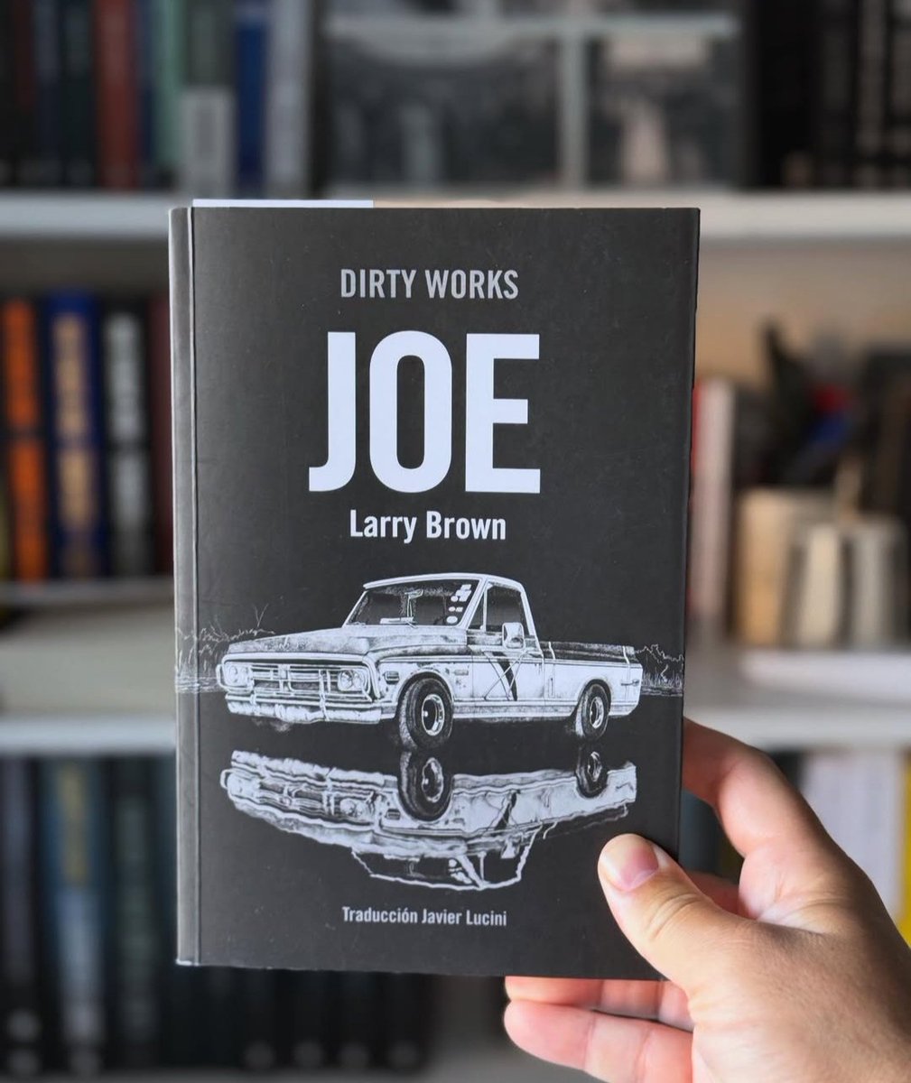 dirtyworksedit's tweet photo. Desde @lalibreriadeinigo:
«A Larry Brown hay que leerlo siempre.»
🖤💥
#dirtyworkseditorial #dirtyfamily #dirtybrotherhood #gentebonita #gentefetén #coolashell #joe #larrybrown #literaturadealtocopete #literaturasureña #ahílollevas #cómotequedas #sincuidao #andaqueno https://t.co/o9ichiL3BO