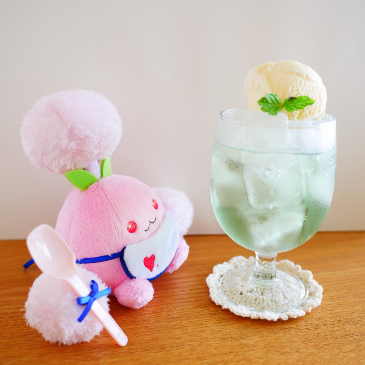 わたげふわふわ色違いッコ（また）作りました🌱

クリームソーダだよワタッコ

#ポケモン手芸部
#ポケモンファンアート