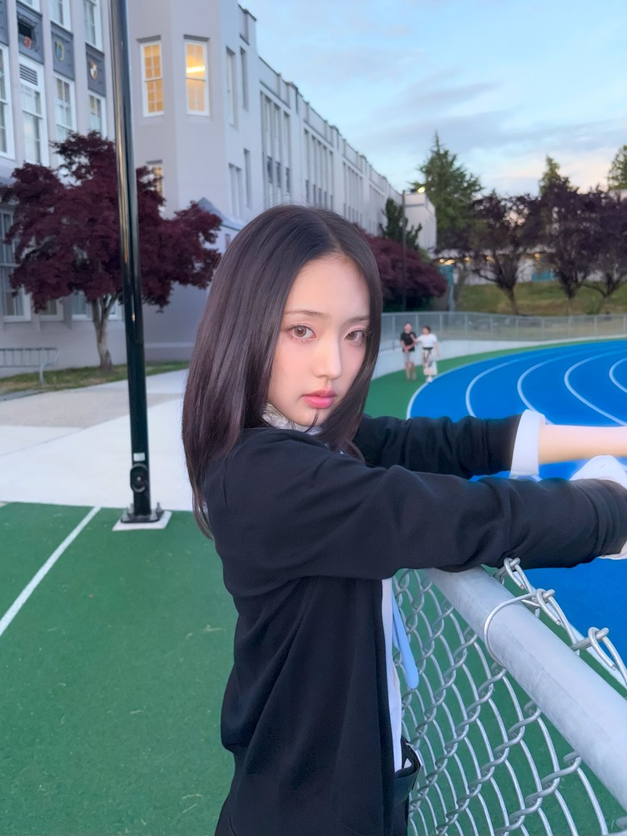 학교 끝나고 뭐해?🦋
 
#KiiiKiii #키키 #LEESOL #이솔