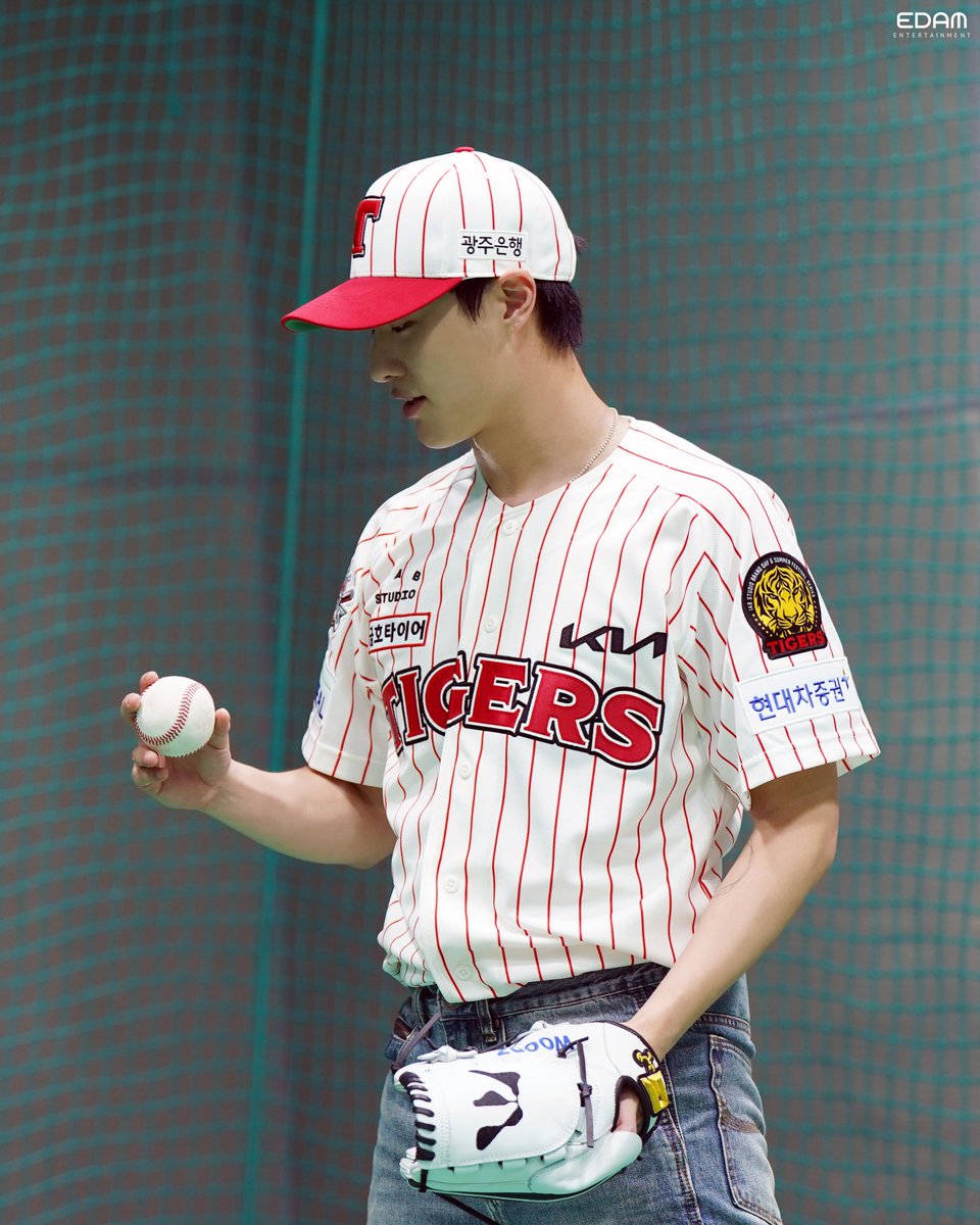 c_woodzofficial's tweet image. [📬]

최강기아 챔피언스 필드에 최강기니의 등장이라...
At the Champions Field of mighty KIA… appears the mightiest Guinea.

🔗 blog.naver.com/edament/223970…

#WOODZ #우즈