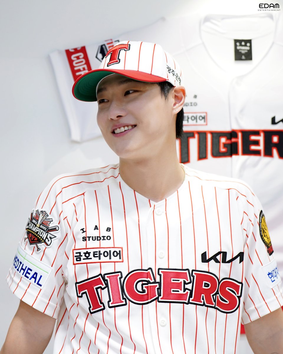 c_woodzofficial's tweet image. [📬]

최강기아 챔피언스 필드에 최강기니의 등장이라...
At the Champions Field of mighty KIA… appears the mightiest Guinea.

🔗 blog.naver.com/edament/223970…

#WOODZ #우즈