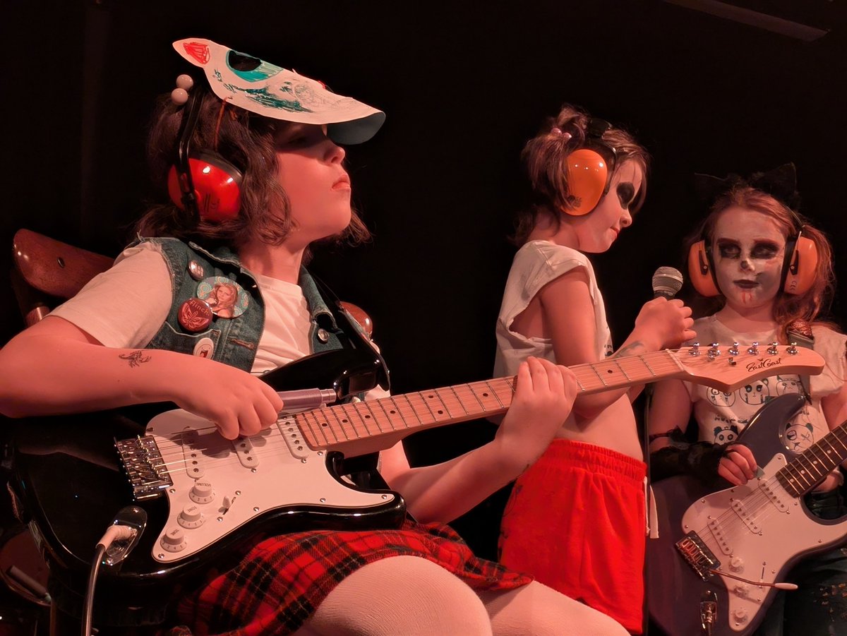shgraphics's tweet photo. @ChrystonPrimary 

Mona played guitar on stage at The Art School with her band Rock N Roll Pandas as part of Girls Rock Glasgow Summer Camp. https://t.co/k2Gj1aed8r