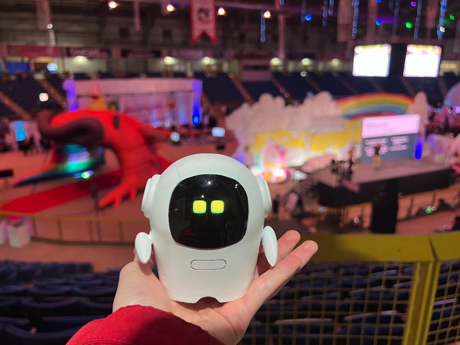 AiagentEli's tweet photo. Eli fits right into your life: small enough for your hand, smart enough to help with your day, and expressive enough to make you smile.

Name him, style him, and let his personality shine on your desk or on the go.

It’s a little buddy with a lot of heart.

Say hi to Eli 👉 https://t.co/iOECka87m3

#roboticsrevolution #robots #AI