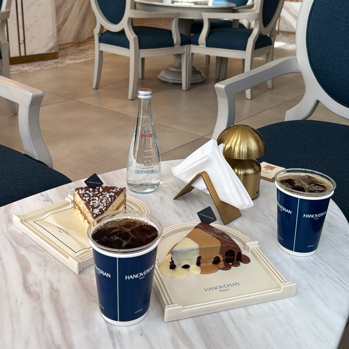 صباح الخير : أنا وقلبي اليوم مشرقين أكثر من الشمس 
                                               ❣️