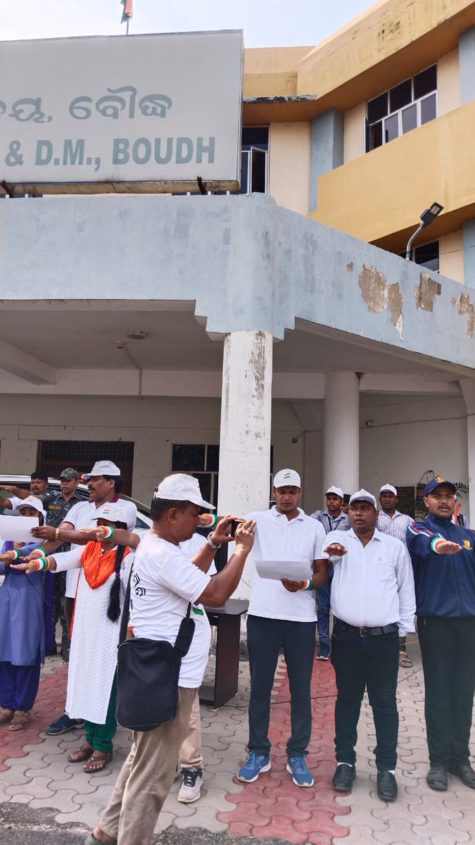 DSSOBoudh's tweet photo. District level mass Oath taking ceremony among the College Students against Drugs Abuse held on 13th August 2025  “Nasha Mukt Bharat Abhiyaan” (NMBA) at Collectorate, Boudh in presence of Collector, Boudh, ADM, Boudh,  CDO-cum-EO, Z.P, Boudh, Sub-Collector, Boudh, DSSO, Boudh etc https://t.co/0UYx6pXY19