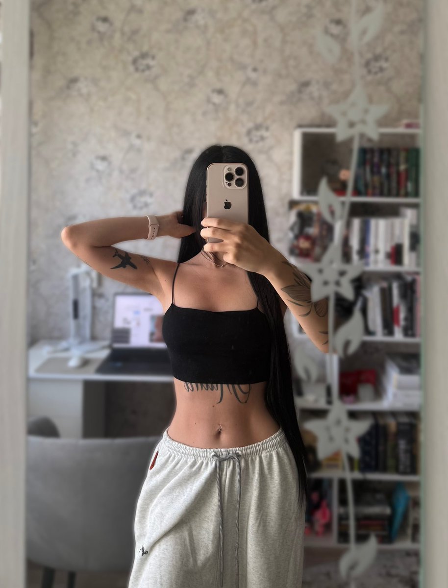 А прикиньте, если на самом деле Рене Магритт был провидцем, видел будущее, но в силу своего времени не мог понять и объяснить, что за яблоки такие у людей вместо лиц и просто написал свою интерпретацию увиденного