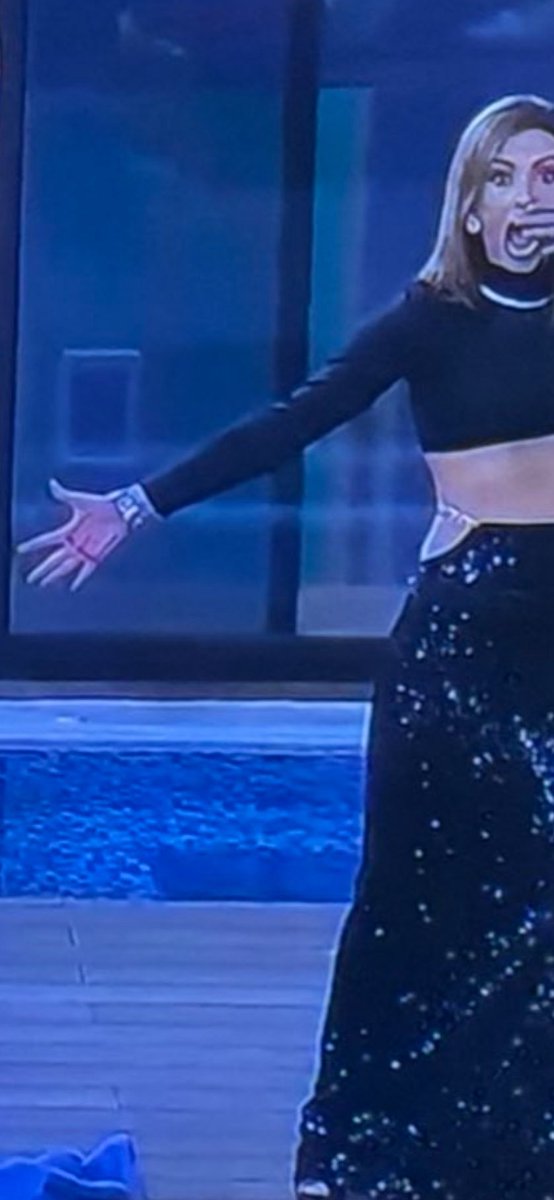 Mar traía la E
😂😂😂 amo 
#LaCasaDeLosFamososMx