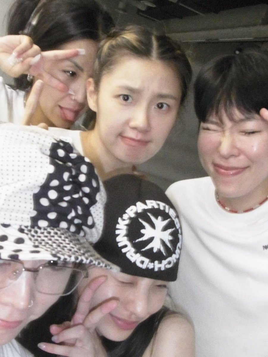 지혜언니 이번사진 순둥순둥 말랑말랑 
너무 귀엽다!!!!!!!!!!!!!!!!!!!!!!!!!!!!!