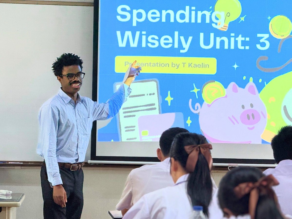 BFITSThailand's tweet image. Smart lessons for real life! 🌟

Teacher Kaelin from our HW BFITS Program guided our bright learners through an English Communication lesson on Spending Wisely—linking language skills with everyday money smarts 🚀

#HW #BFITSProgram #ShineWithBFITS #JoinHW #TeachInThailand