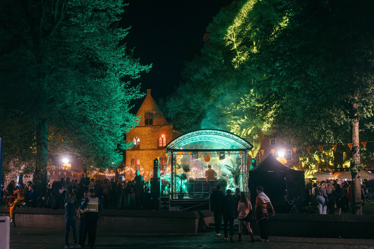 rtvfocuszwolle's tweet image. 🎊Gratis #ABBA Tribute 🎶 en 70’s &amp;amp; 80’s Party zetten Zwolle op z’n kop. Nog 8 dagen 😀→ Programma, tijden en alle info op rtvfocuszwolle.nl/gratis-abba-tr…
#straatfestival #programma #zwollepride #stratenfestival #zwolle #party #festival