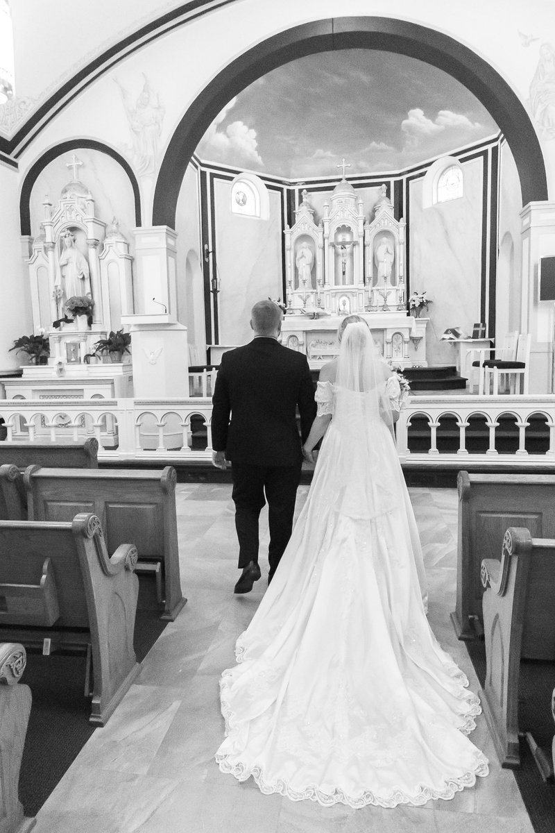 cocatholicgal's tweet photo. So grateful for this beautiful sacrament and for my wonderful husband 🤍 thanks be to God for all the blessings He has given me! https://t.co/xaSbAuYGRg