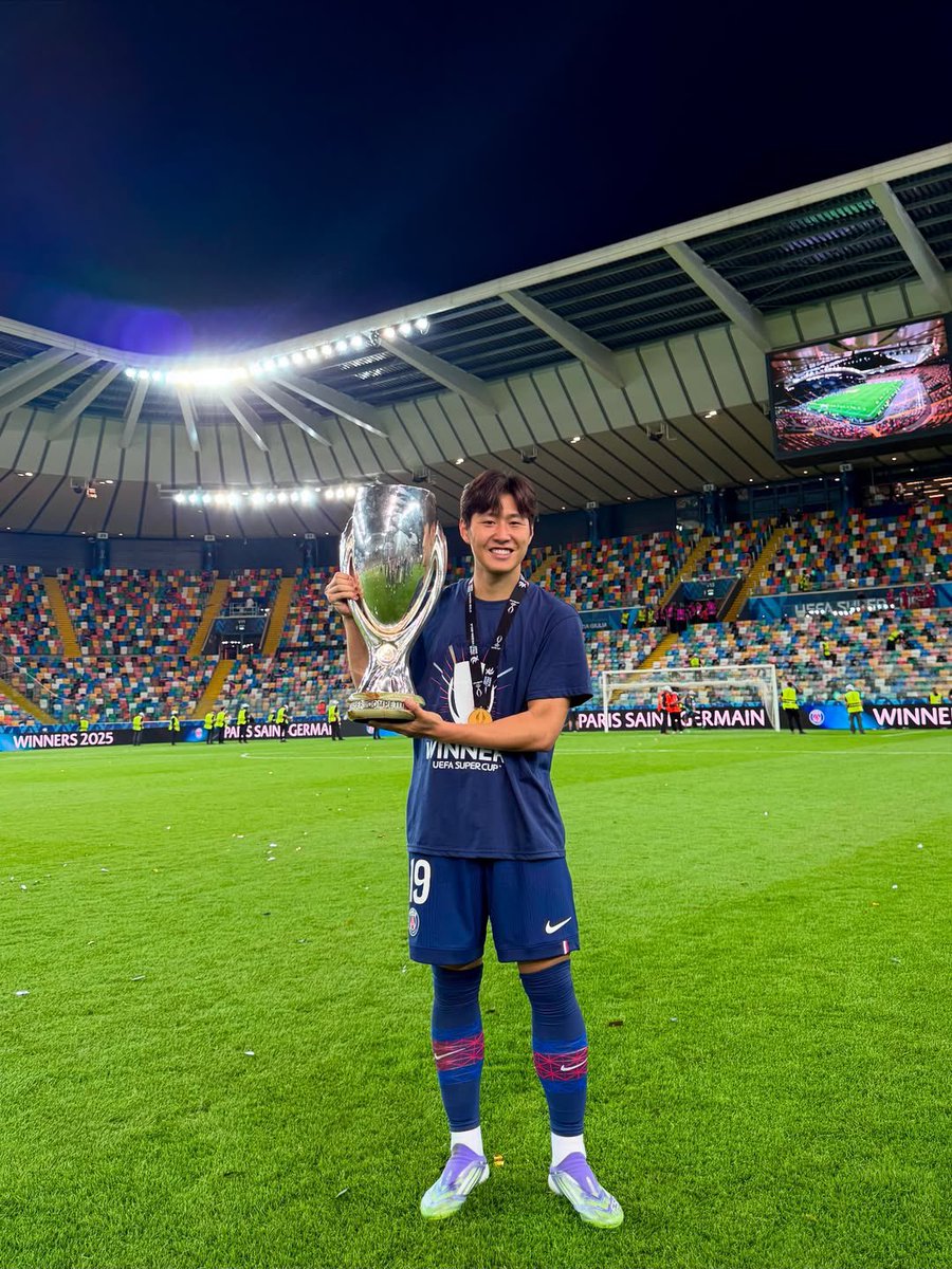 El RCD Mallorca felicita a Kang-in Lee por la consecución de la Supercopa de Europa.

¡Enhorabuena, Kang! ❤️🖤