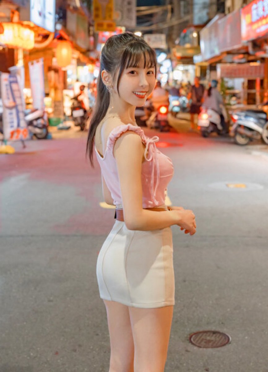 __chihiro1129's tweet photo. 台湾のNo.1グラビアアイドルが日本で△▼デビューして爆売れしたのえぐすぎて一生の宝物にしますwww https://t.co/fFofzsT09a