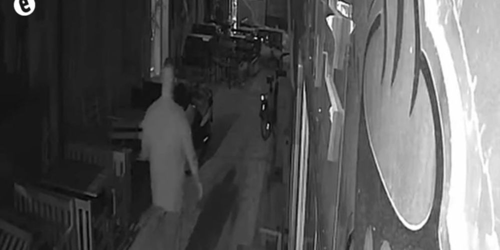 📢 EFJ'den Evrensel'le dayanışma çağrısı 

Avrupa Gazeteciler Federasyonu(EFJ) Evrensel Gazetesi İzmir bürosuna yönelik saldırıyı kınadı. 

EFJ Başkanı Maja Sever: Tüm faillerin hesap vermesini şiddetle talep ediyoruz. EFJ, #Evrensel ve Türkiye'deki tüm gazetecilerle dayanışma