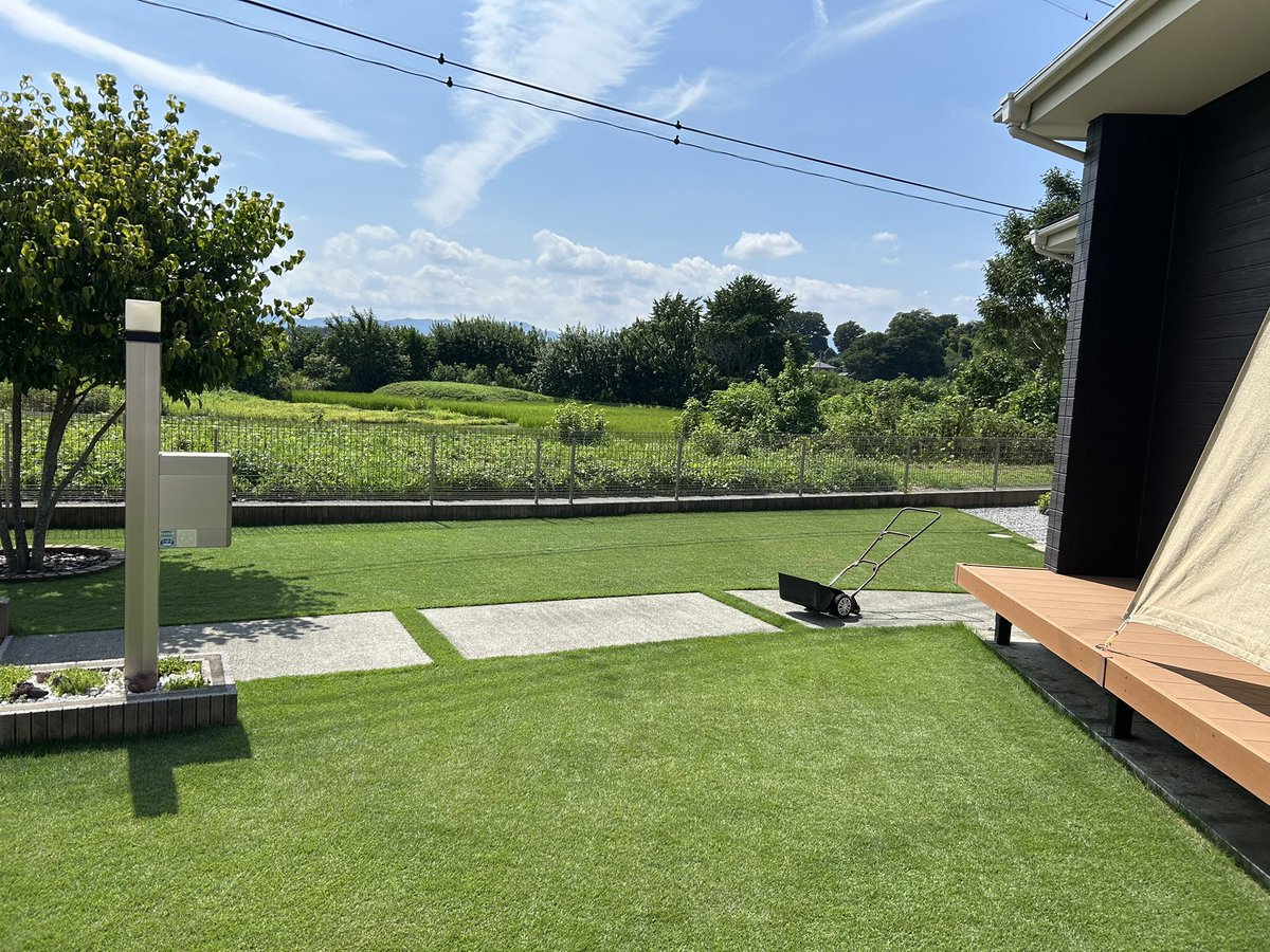 山遊びばかりして2週間放置してたらTM9 に穂が出てきた😳　10回目の芝刈りでスッキリ〜😊 今回から20ミリWにしてみたけど良い感じ。＃芝生 ＃TM9 ＃仙丈ヶ岳