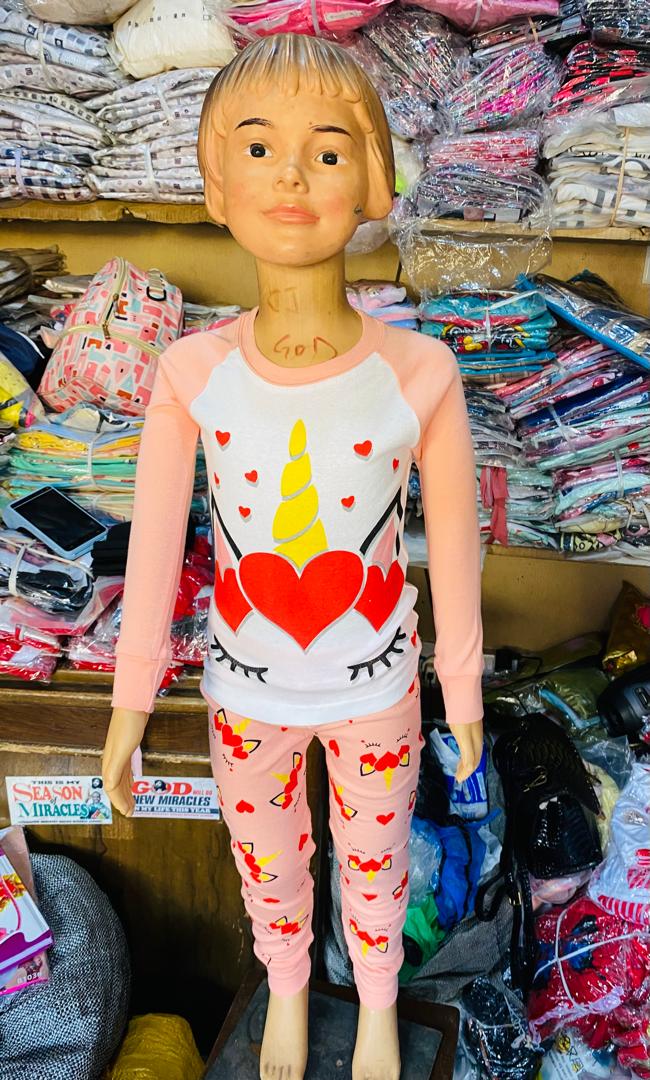 Chistanwardrob's tweet image. After a long day, what&apos;s the first thing you do when you get home? 🏡

We&apos;re betting it involves slipping into something comfortable!

​Our cozy nightwear collections for kids and adults are designed for that perfect &quot;ahh, I&apos;m home&quot; moment. 😴

.
.
Dembele Omah Kussman Comfort