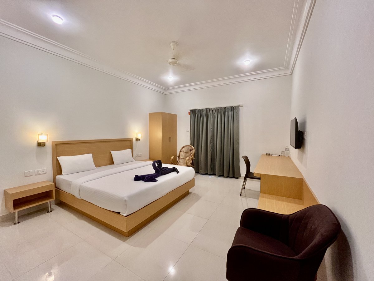 morjim_sunset's tweet photo. 🌴 Deluxe AC Room • Pool View • Steps from Morjim Beach 🌊
Wake up to serene pool views in a stylish Deluxe AC room. Enjoy a king-size bed, private patio, Wi-Fi, fridge &amp; more — all just 400m from Morjim Beach https://t.co/7CoSi1Bici