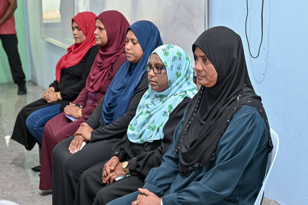 The President's Office (@presidencymv) on Twitter photo President Dr <a href="/MMuizzu/">Dr Mohamed Muizzu</a> meets with Maalhos Island Council, the Women’s Development Committee (WDC), and heads of local institutions to discuss local development priorities.
#RayyithunGaathah #BaaAtollVisit President Dr <a href="/MMuizzu/">Dr Mohamed Muizzu</a> meets with Maalhos Island Council, the Women’s Development Committee (WDC), and heads of local institutions to discuss local development priorities.
#RayyithunGaathah #BaaAtollVisit