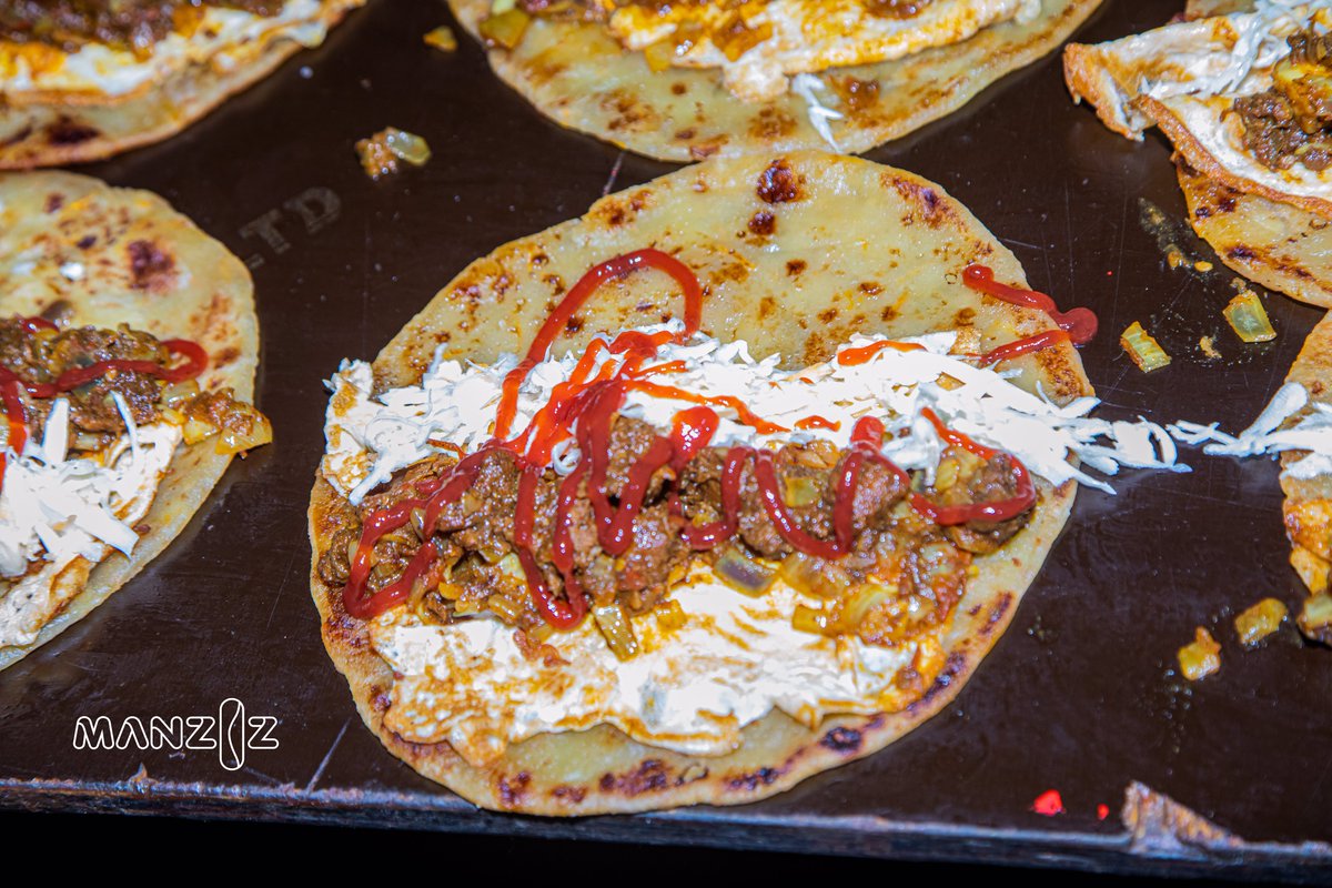 ManzizRolex's tweet photo. Imagine PORK in a rolex 🙌🤤
Mashatalabakendeleboya 

Leero tuli ku @Phanerookampala 
#ManziRolex is just 1 call 📞 away 0782400790 https://t.co/3fnRg81PMy
