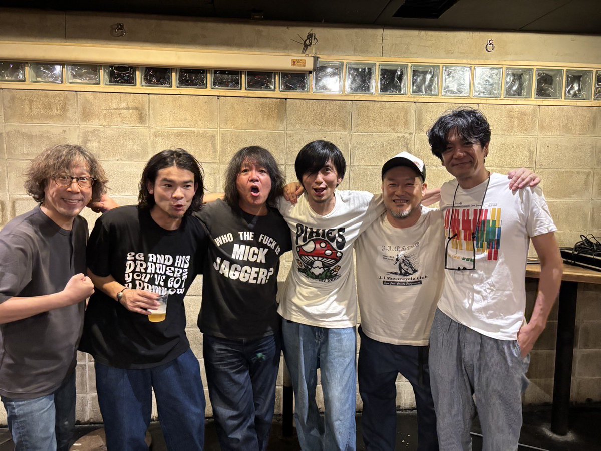 kanetoanne's tweet photo. いい一夜でした！奥村君曰く俺を介護するためのバンドだそう。これからもよろしくお願いします^ ^
盆の入りファンタスティックないい一夜、略してB.F.I.。快く対バンを快諾してくれた近藤さんEGバンド、ご来場のみなさんありがとう！#bfi #奥村大 #森川トモヲ #亀井亨 #金戸覚 #近藤智洋 #eg https://t.co/63tCdforsZ