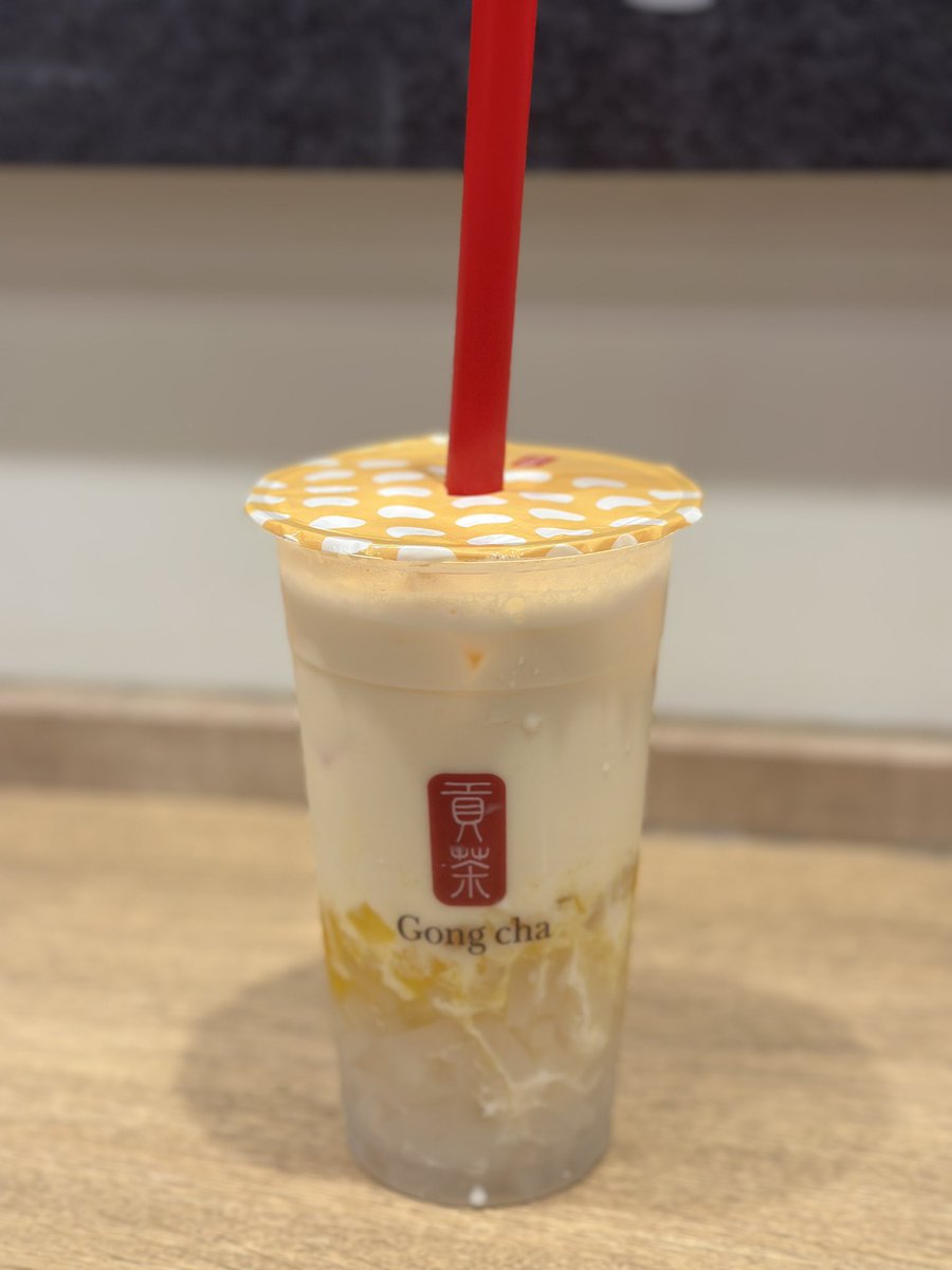 ck_c6c's tweet photo. 美味しすぎて二日連続飲んだ❣️

モバイルオーダー初回で1杯無料だから、950円の盛り盛りトッピングにしたよ🥭 https://t.co/WTR3ahpVxz