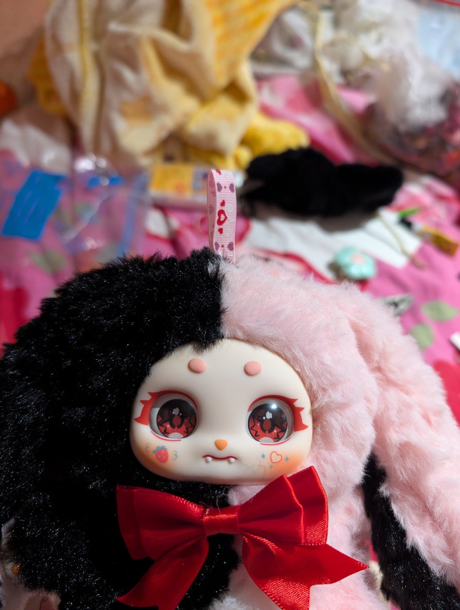 Nullpamine's tweet image. Got this new blindbox plushie and I thought it was a pendant, it wasn't. So I made it into one.