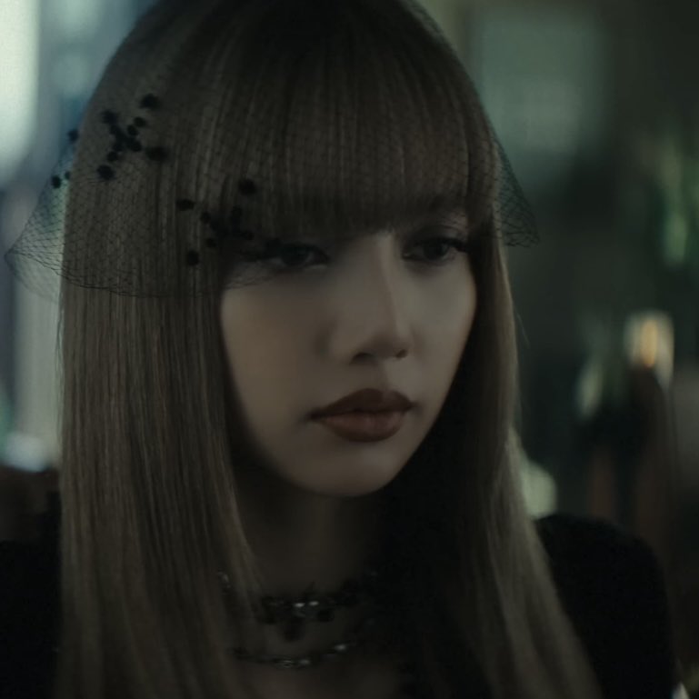 lovskpinks's tweet photo. LISA y JISOO ocupan actualmente los puestos #1 y #2 en videos en tendencia a nivel mundial en YouTube

#1 DREAM (Official Short Film MV) 🖤
#2 YOUR LOVE (Special Video) 🩷 https://t.co/CdgN7Cwoni