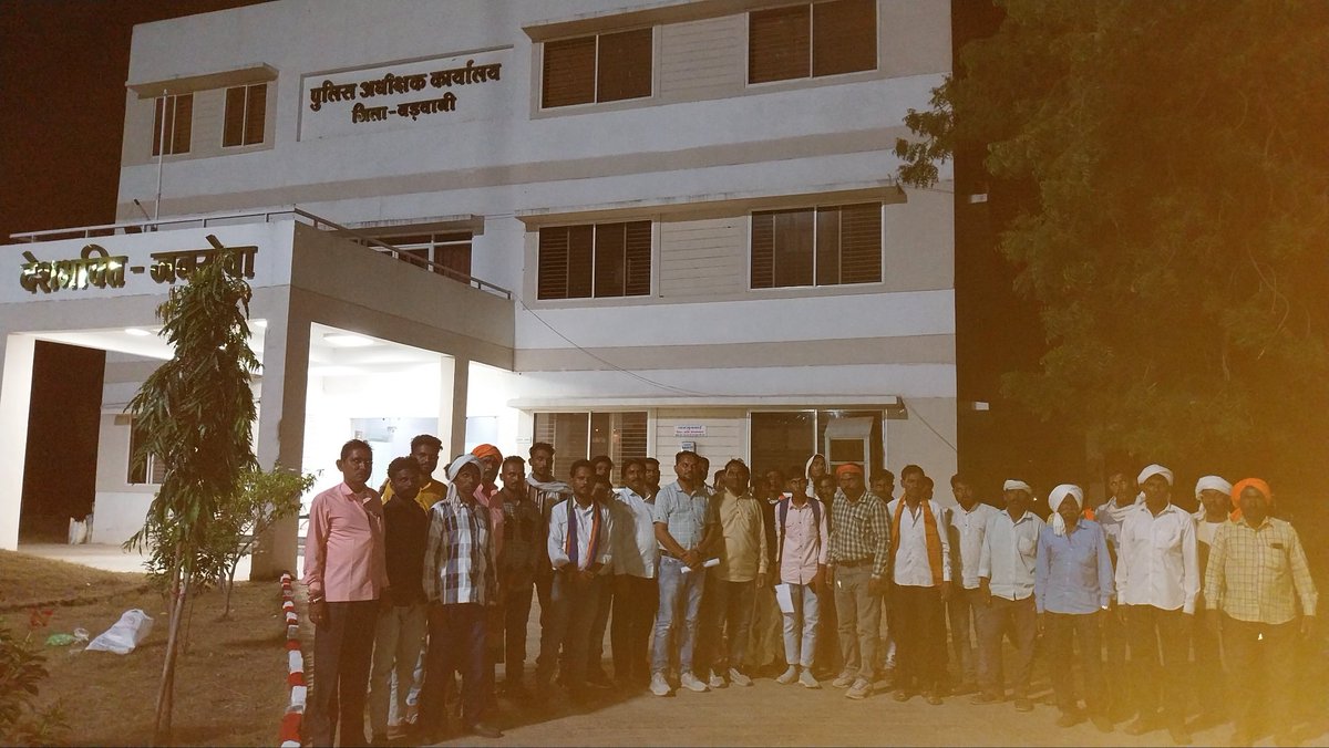 AKSS_MP's tweet photo. कल 13 अगस्त को पाटी तहसील के घुघसी गांव के समाज साथियों को कुछ ग्राम वासियों के द्वारा  अन्याय, एवं अत्याचार मारपीट करने के खिलाफ पीड़ित परिवार को न्याय दिलाने हेतु पुलिस अधीक्षक कार्यालय बड़वानी मप्र, में आदिवासी कोतवाल समाज के समस्त पदाधिकारीय��� की उपस्थिति में आवेदन सौंपा गया https://t.co/eGW4Co6M82