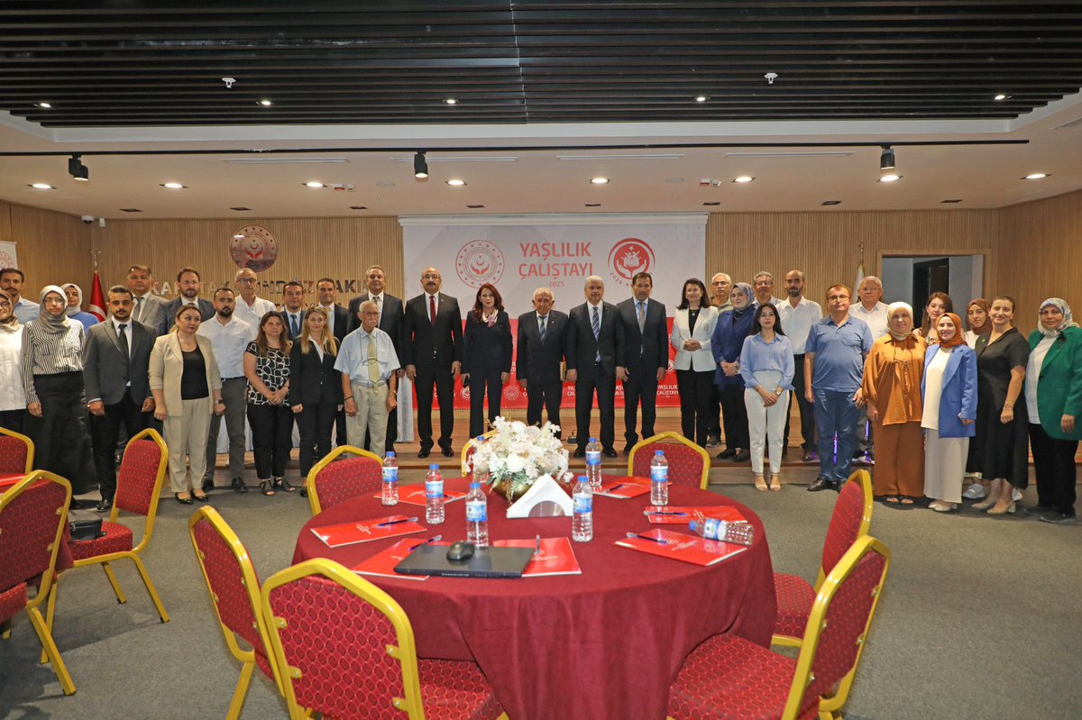 Cumhurbaşkanımız Sayın Recep Tayyip Erdoğan’ın ilan ettiği ‘Aile Yılı’ kapsamında Konya’da, yaşlı bireylerin yaşam kalitesini artırmayı amaçlayan İl Yaşlılık Çalıştayı Valimiz İbrahim Akın’ın katılımıyla gerçekleştirildi.

➡️konya.gov.tr/iiyaslilik-sur…

<a href="/tcailesosyal/">T.C. Aile ve Sosyal Hizmetler Bakanlığı</a> 
<a href="/Vali_Akin/">İbrahim Akın</a>