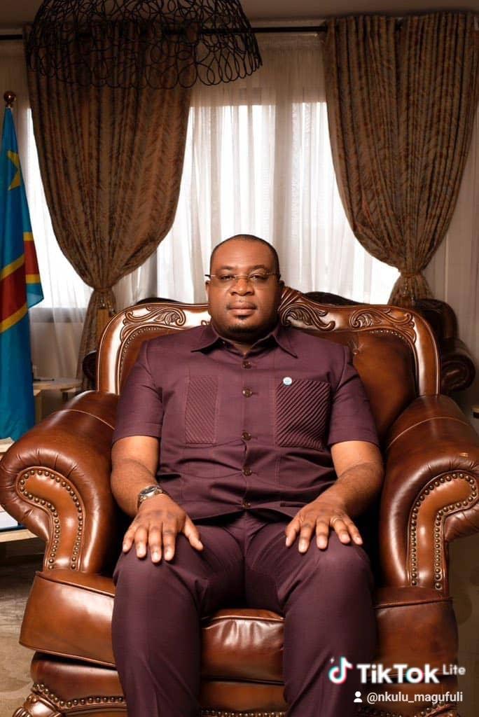 *VENT D'AVENIR LIKASI*
*Instant Anniversaire du Président national*

Le parti Vent d'Avenir Likasi se saisit de cette occasion pour souhaiter *un heureux anniversaire* au Président national, *Me Justin Kiela Ngoie*, tout en demandant à Dieu de lui accorder une longue vie, la