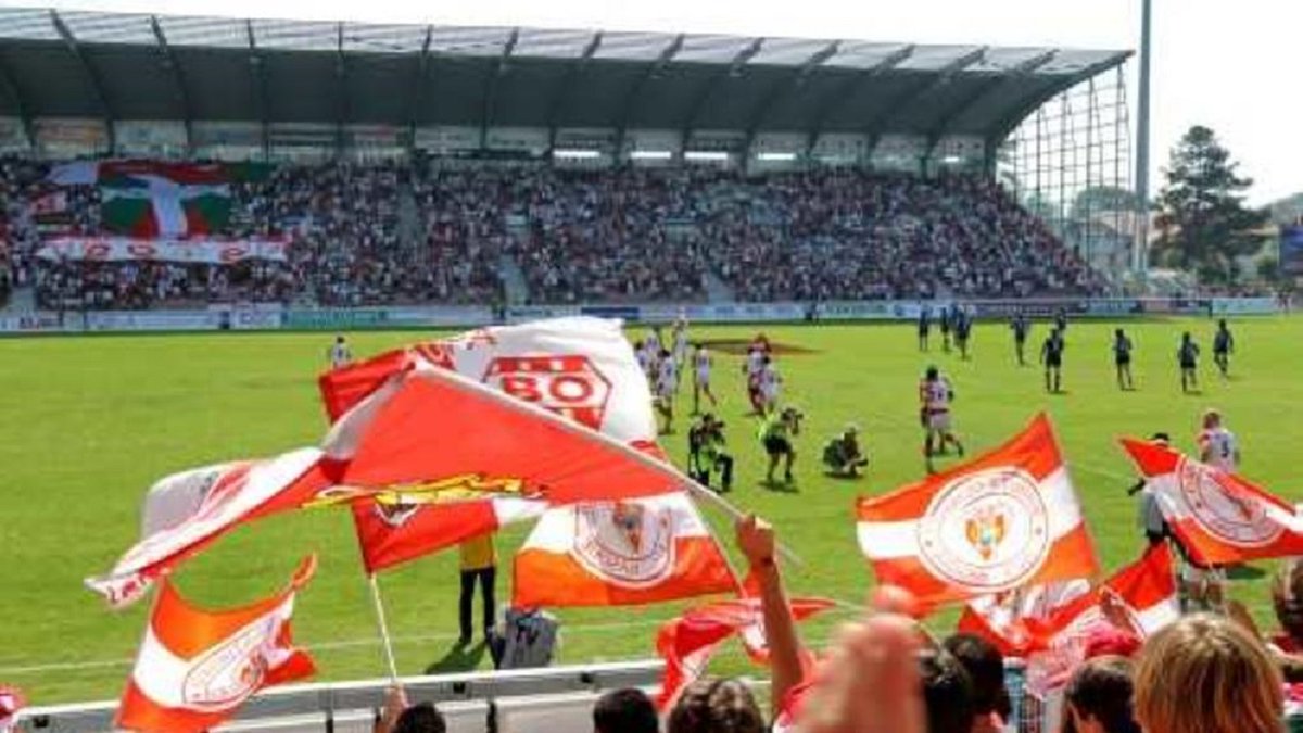 Mais pourquoi Biarritz a annulé son prestigieux match amical programmé contre le Munster ? dlvr.it/TMTSmC