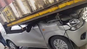 motordave2's tweet photo. #Underride. Car rearended parked container lorry or moving container lorry? 

Safe Following Distance of min #3sec &amp; Speed within Speed Limits.

@DriveSmart_IN @dabir @sss3amitg @mabhishek242 https://t.co/gF6nnEWrq8