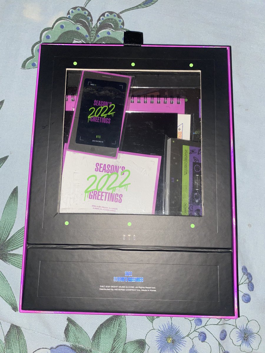 _ellyscart's tweet photo. WTS LFB IC QS PH 

💐BTS SEASON’S GREETINGS 2022 (w/o id photo, pc, postcard, paper magnet)
💐 ₱400
💐 good condi (8/10)

dm or comment to avail!

bangtan merch dvd collection namjoon seokjin yoongi hooseok jimin taehyung jungkook https://t.co/56au7d8P8q