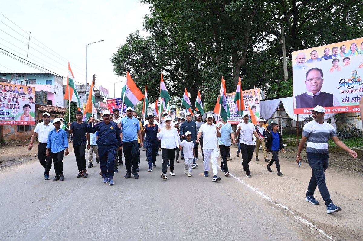 KoreaDist's tweet photo. हर घर तिरंगा घर घर तिरंगा स्वतंत्रता दौड़ का हुआ आयोजन 'सद्भावना दौड़ में भारत माता की जय, वंदे मातरम् से गुंजा कोरिया। 
@ChhattisgarhCMO @DPRChhattisgarh 
#स्वतंत्रता_दौड़ #तिरंगा_यात्रा #TirangaRally #tirangayatra2025 #Koreadist #tirangayatra #HarGharTiranga #HarGharTiranga2025 https://t.co/IWECQBHeEI