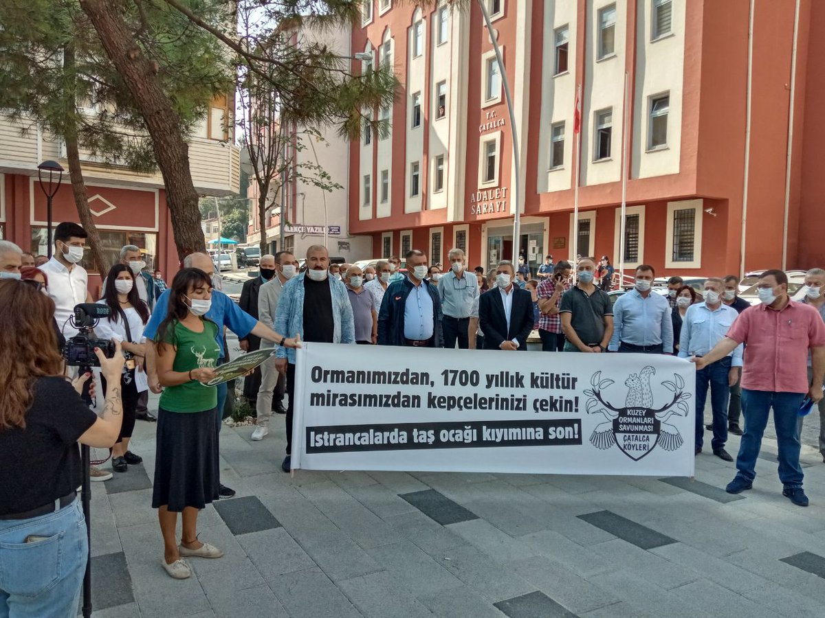 kuzeyormanlari's tweet photo. İstanbul’un nefesi 25 bin ağacımıza daha taş çıkarmak için göz diktiler. Daha ne keseceksiniz!

Kuzey Ormanları'nın Çatalca mevkilerini ağır tahrip eden Burhanettin Soğancılar kuvarsit ocağını genişletmek için yine harekete geçtiler.

Ormanın kalbi sık kapalı mevkilerimizi yıkan şirket, Terkos Gölü'nü besleyen yeraltı sularını kesiyor, tarihi Roma Su Yolu miras alanlarına geri dönüşsüz zararlar veriyor.

25 bin ağacın kaderi 9 Ekim’de İDK toplantısında netleşecek.

İstanbul’un yegane nefesi can suyu Kuzey Ormanları'nı yıkmaya son verin! Ormanı delik deşik ederek hepimizi yangınlara, sellere, kuraklığa karşı savunmasız bırakmayın!

https://t.co/MyQlPfXT1a