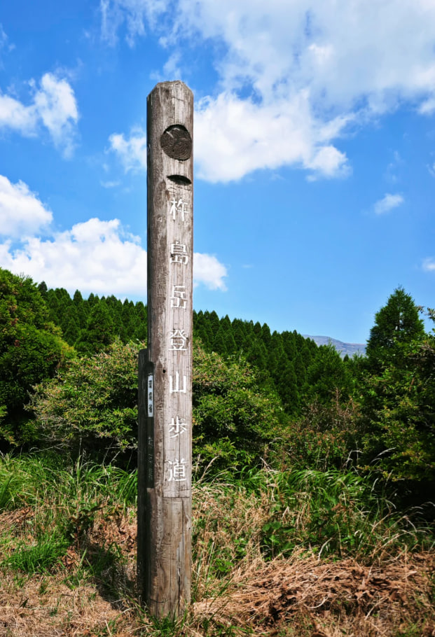 baseball04836's tweet photo. 広がる草原、澄んだ風、
そして火山の力強さ。
ここでしか出会えない景色に、
私は恋をした。

#阿蘇山 #熊本観光 #九州の大自然 #女子旅 #旅する私 https://t.co/Gy8hvu5dWR