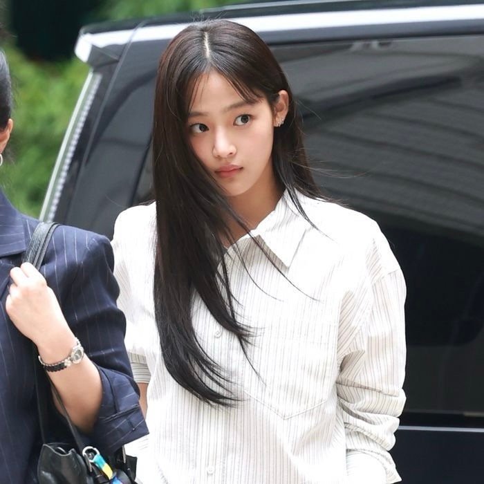 Her hairs black again 🥺
