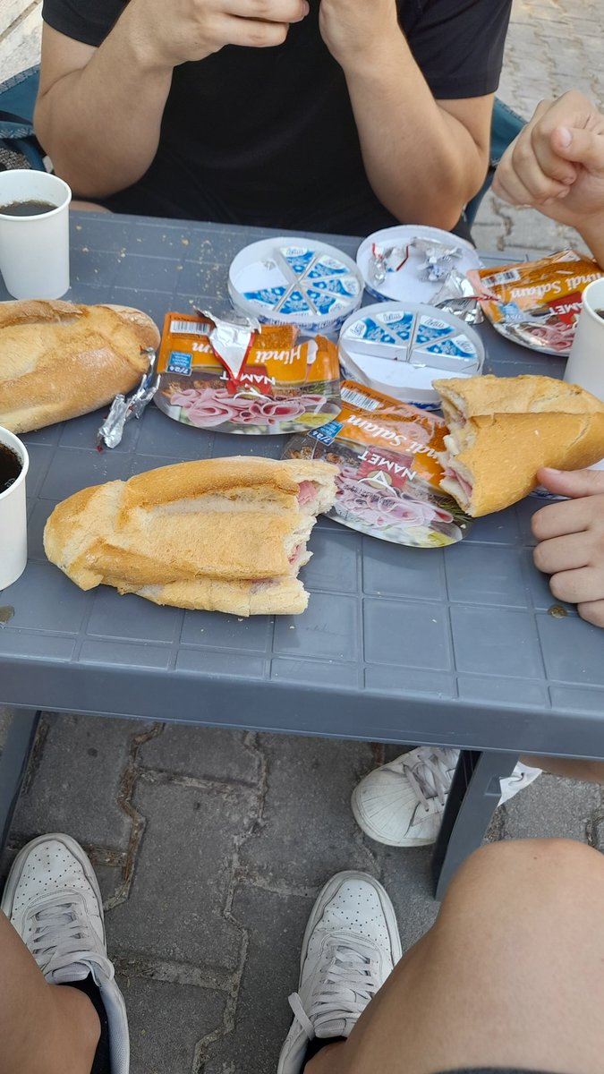 Sen benim hayat şartlarımı hayal bile edemezsin ezik piç
Konum alaçatı