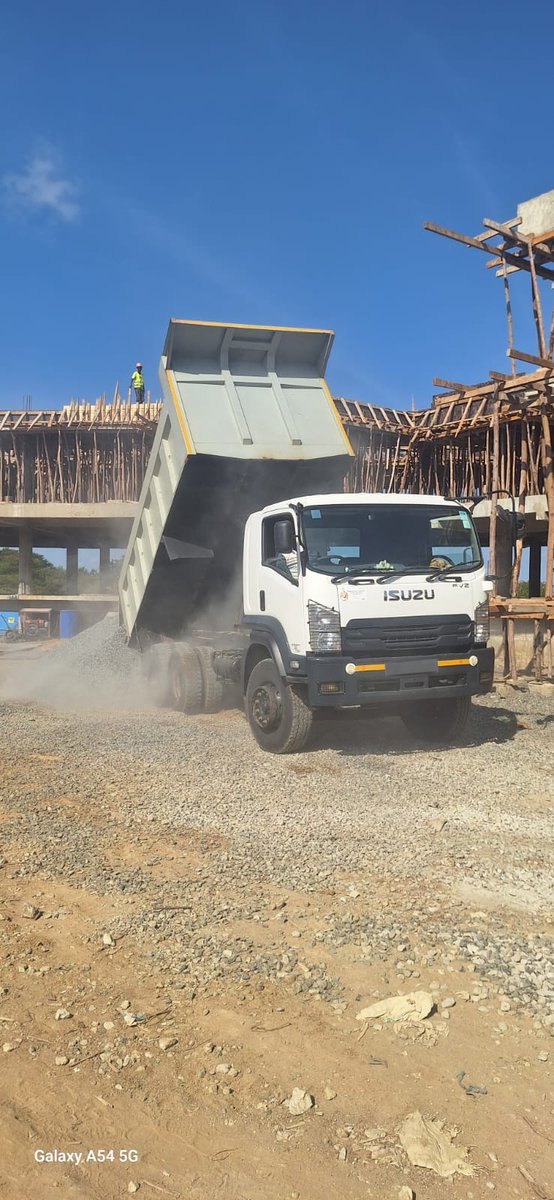 Stan_Subru's tweet photo. Madereva wengi wa hizi lorry huwezi watoa Rubis. Is it because @RUBiSKenya_ bought out Kenol Kobil and Gulf Energy or what's the secret in their diesel? https://t.co/MYLzIsgiva